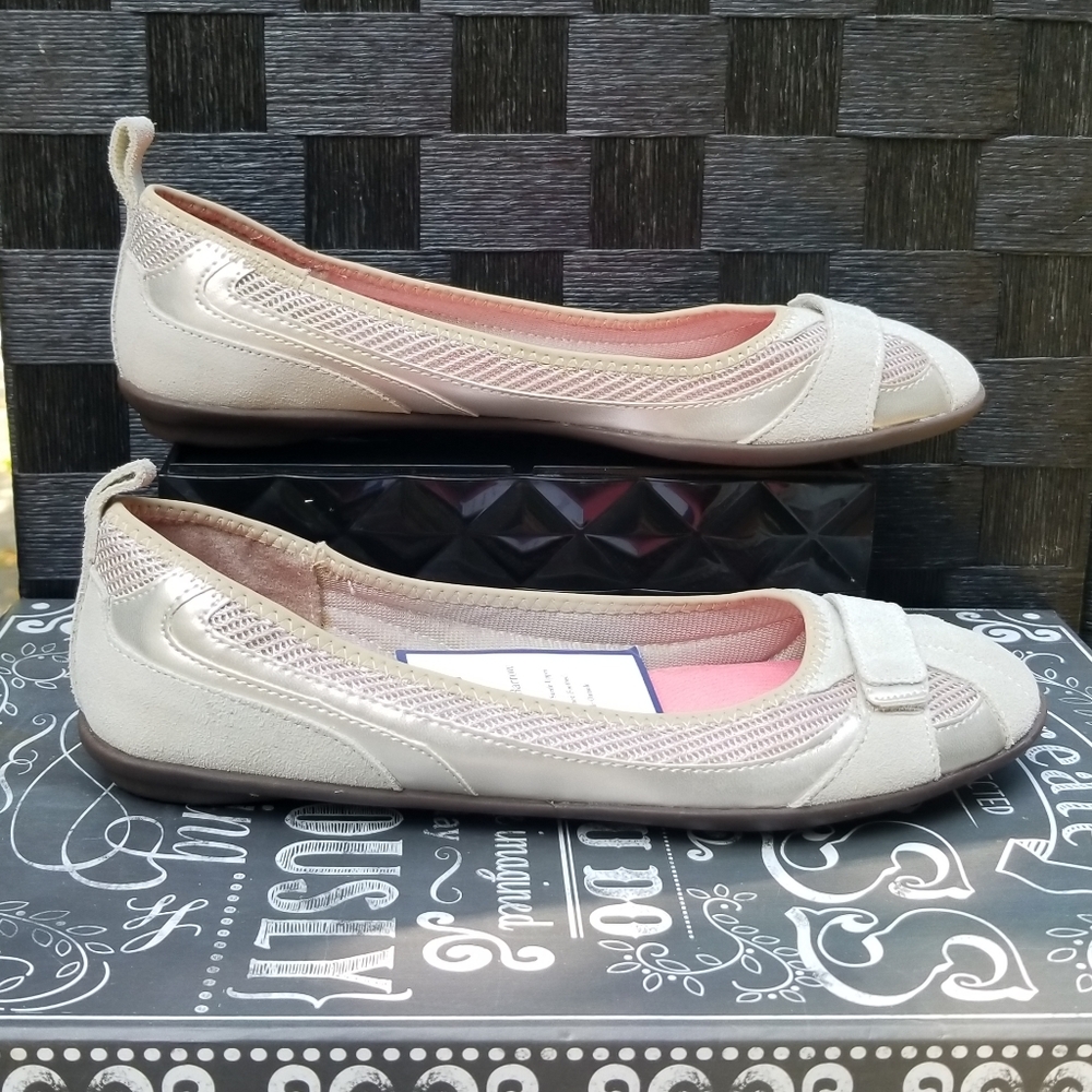 Croft&Barrow Beige Suede Cushioned Flats Size 10